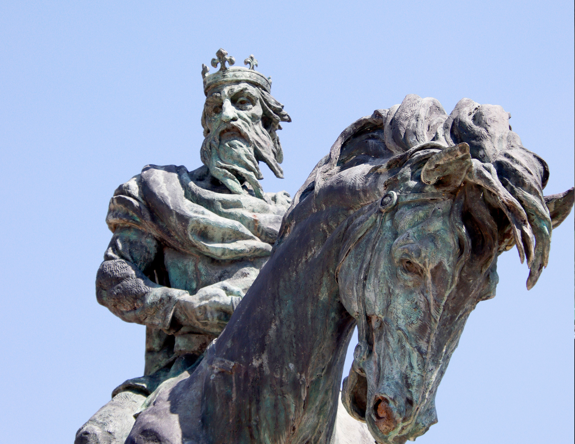 Foto de la catedral vista desde la distancia.