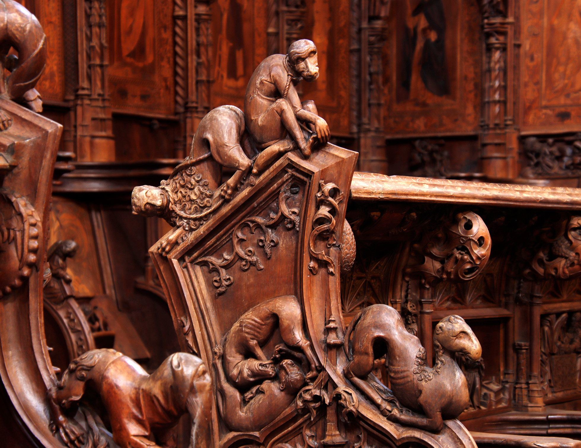 Foto de parte de la fachada de una iglesia.