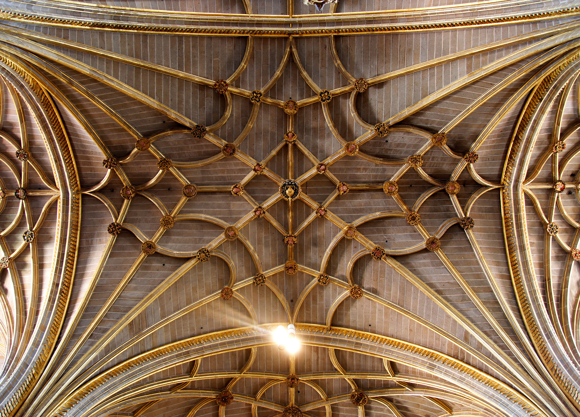 Foto detalle de la estatua del Parque Coronación.