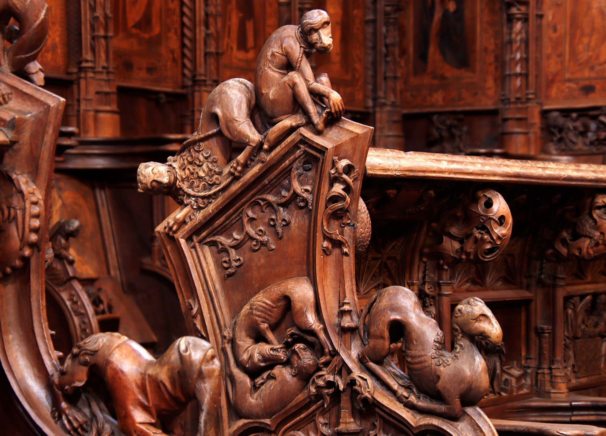 Foto de parte de la fachada de una iglesia.